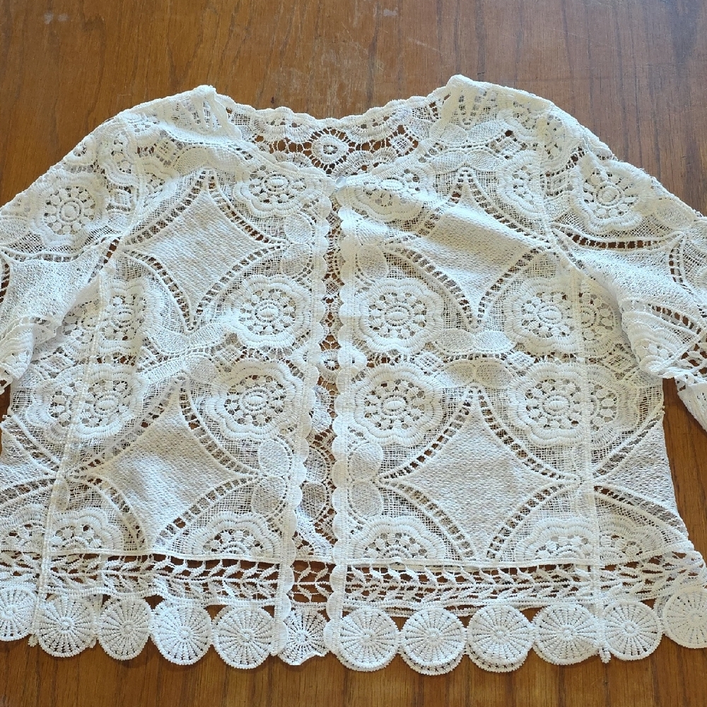 No tags Elegant Cream‎ Lace Women's Top/Cover up Sweater